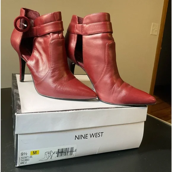 🔥 Nine West sexy red pointed dress booties Size 9.5 - Picture 2 of 8